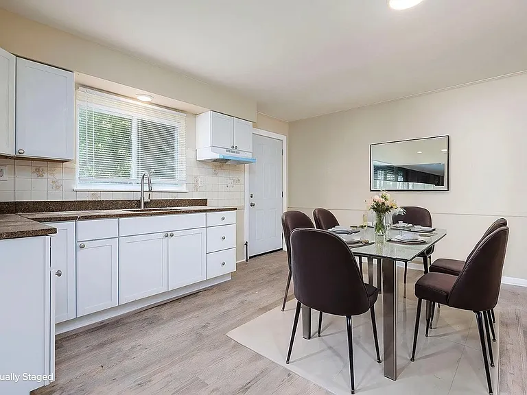 25539 Packard St — Photo 13
