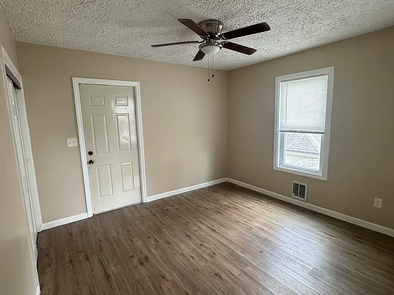 370 Hamilton St #1-R — Photo 2