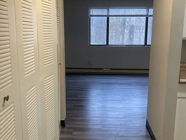 Hillcrest Avenue Apartments — Photo 9