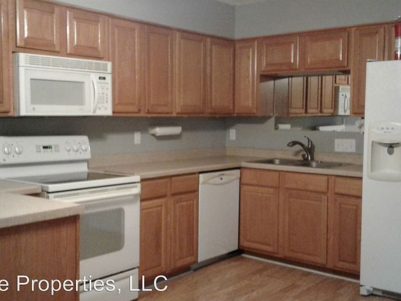 3rd image of 302 E Tecumseh Dr