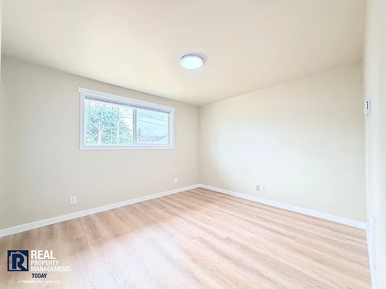 GM Legacy Properties LLC - Duplex (GOLD) — Photo 15