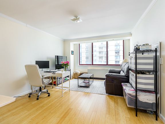 5th image of 4-74 48th Ave APT 22D