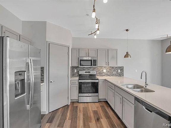 3rd image of 105-293 N 2nd St #105