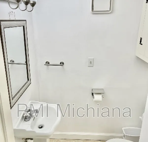 1311 E Monroe St — Photo 15