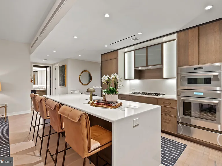 601 Wharf St SW #806 — Photo 4