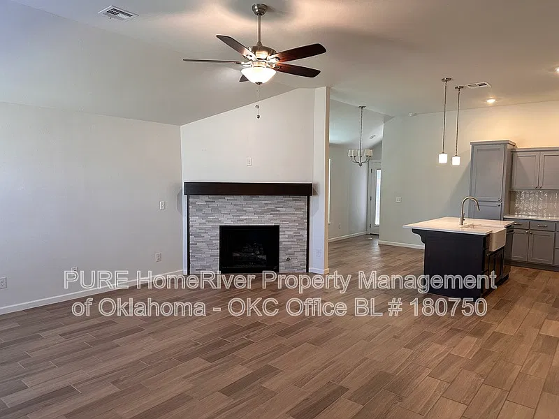 4 bed, 2.0 bath, 1700 sqft, $2,200 — Photo 3