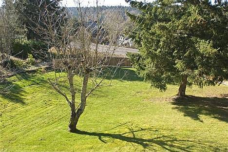 3rd image of 4414 Madrona Ln NW