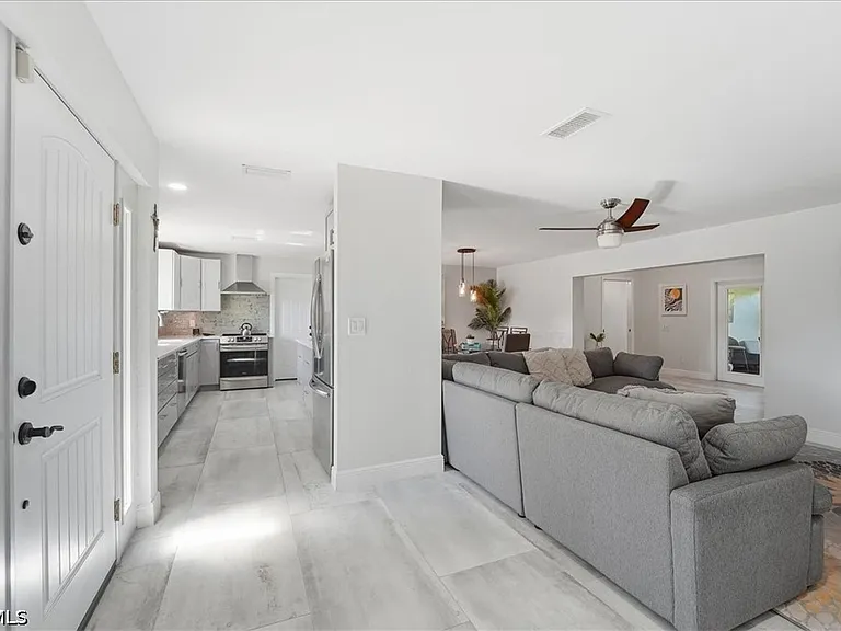 1023 El Valle Ave — Photo 6