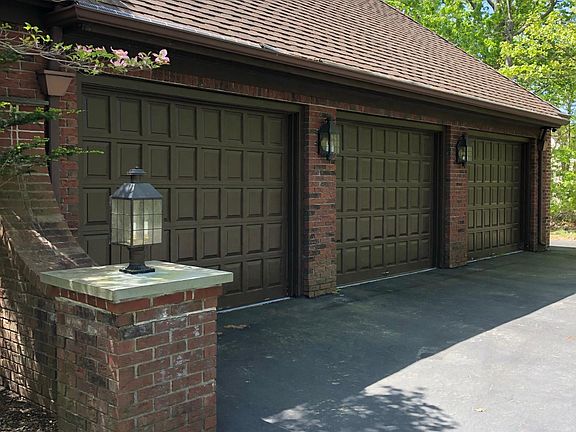 3rd image of 195 Adirondack Dr
