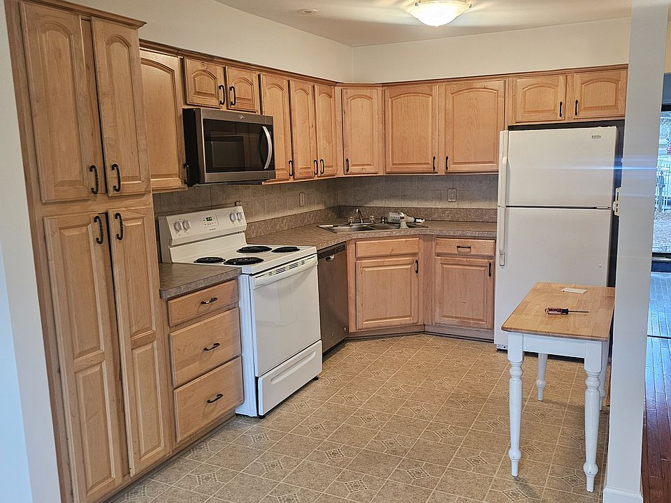 Kitchen - Stove , Microwave and Dishwasher and fridge