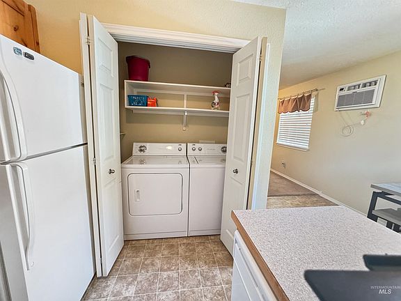 3rd image of 300 S Main St #10