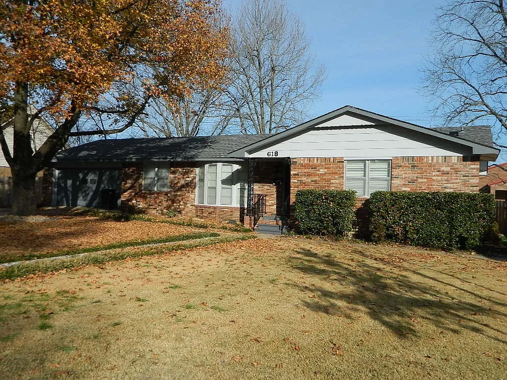 3 bed, 2.0 bath, 1730 sqft, $1,600 — Photo 1