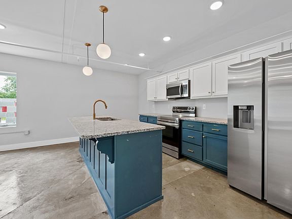 2nd image of 614 E Main St #104