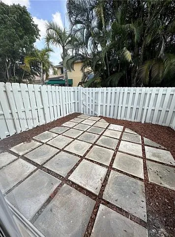 10945 NW 43rd Ln — Photo 3