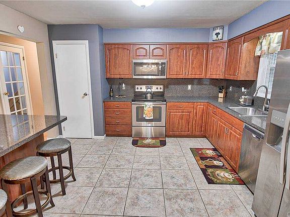 5th image of 268 Chestnut St