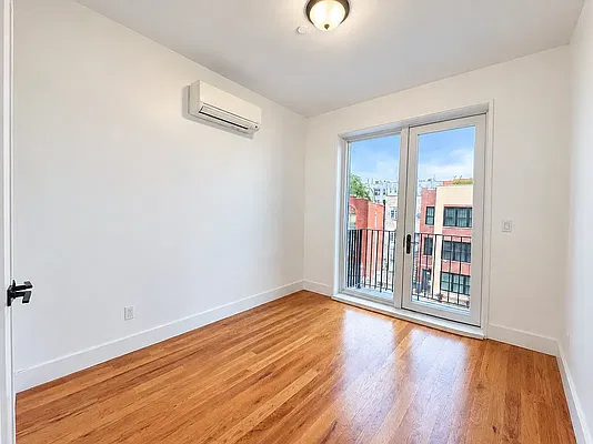 Bedroom, photo 2