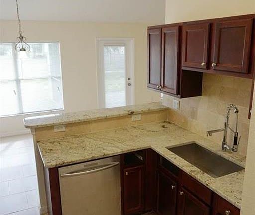 5th image of 403 Windermere Dr
