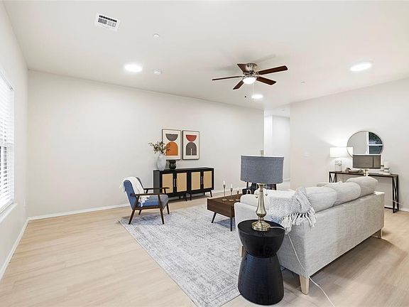 4th image of 212 E Abbot Ln