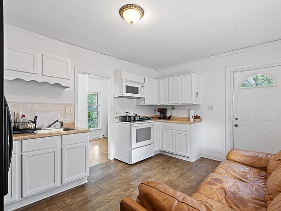 4th image of 404-406 Milton Ave