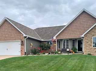 1906 Tharp St, Pekin, IL 61554