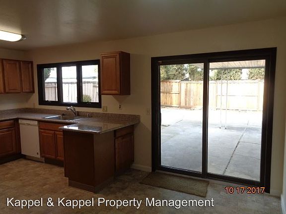 3rd image of 1357 Farmington Dr