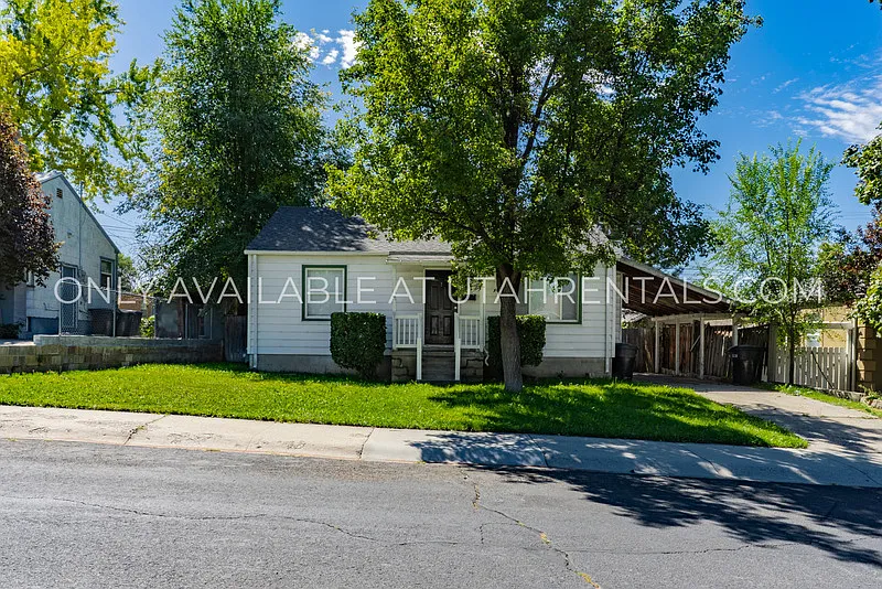 4 bed, 2.0 bath, 1600 sqft, $2,250 — Photo 3