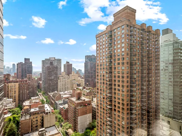 245 East 54th Street 26JK image 2 of 11