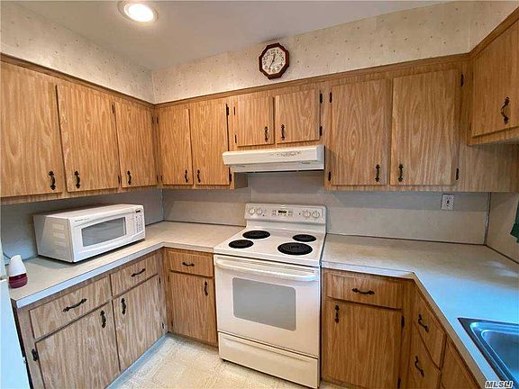 3rd image of 28 Nostrand Ave