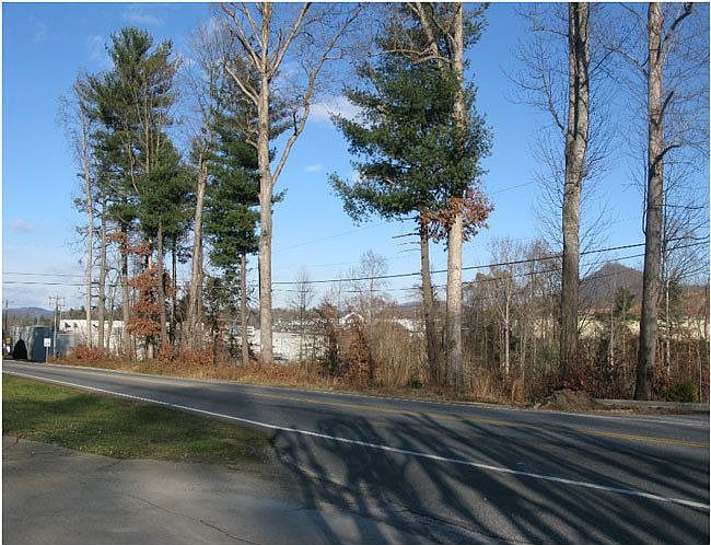 1st image of 165 McLean Dr