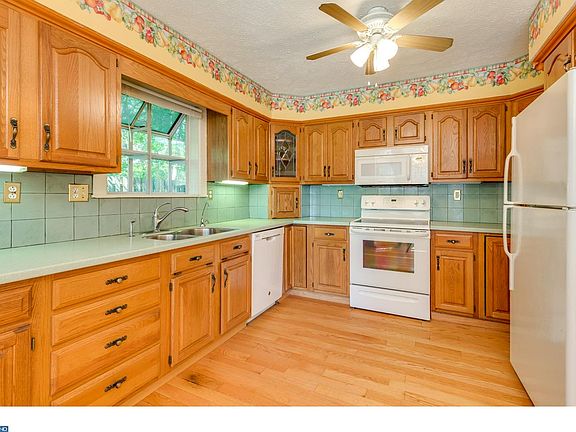 3rd image of 300 Williamsburg Ct