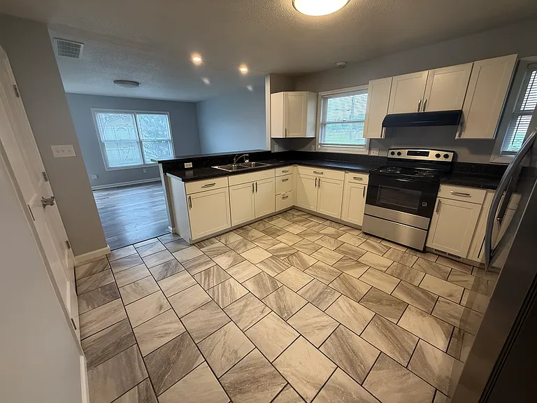 3402 Hummingbird Loop S — Photo 2