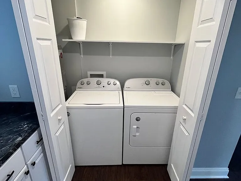 112 E Main St — Photo 13