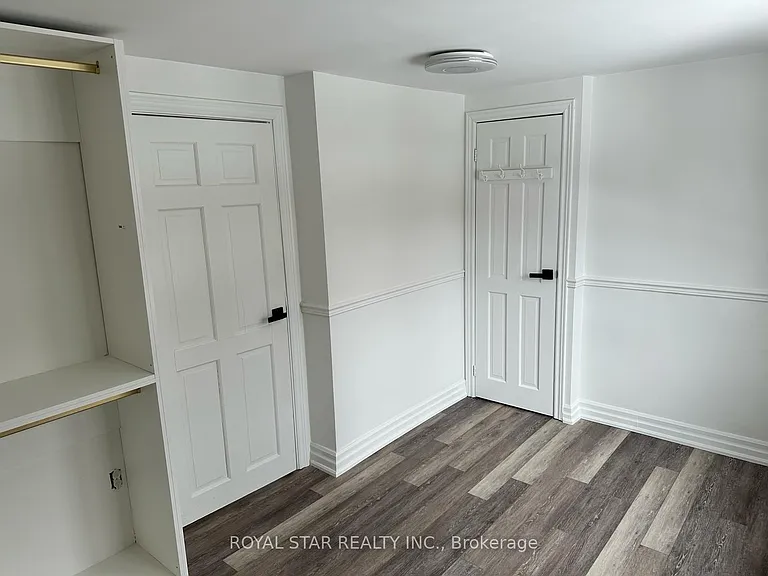 9 Roycrest Ave #ROOM — Photo 12