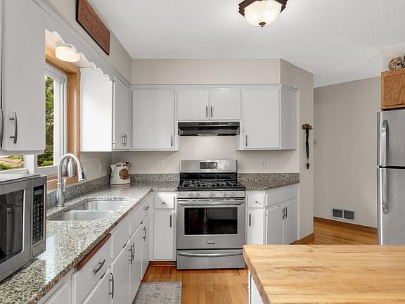 4th image of 5932 Hillcrest Rd