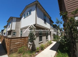 9998 Del Surf Ln, Elk Grove, CA 95757