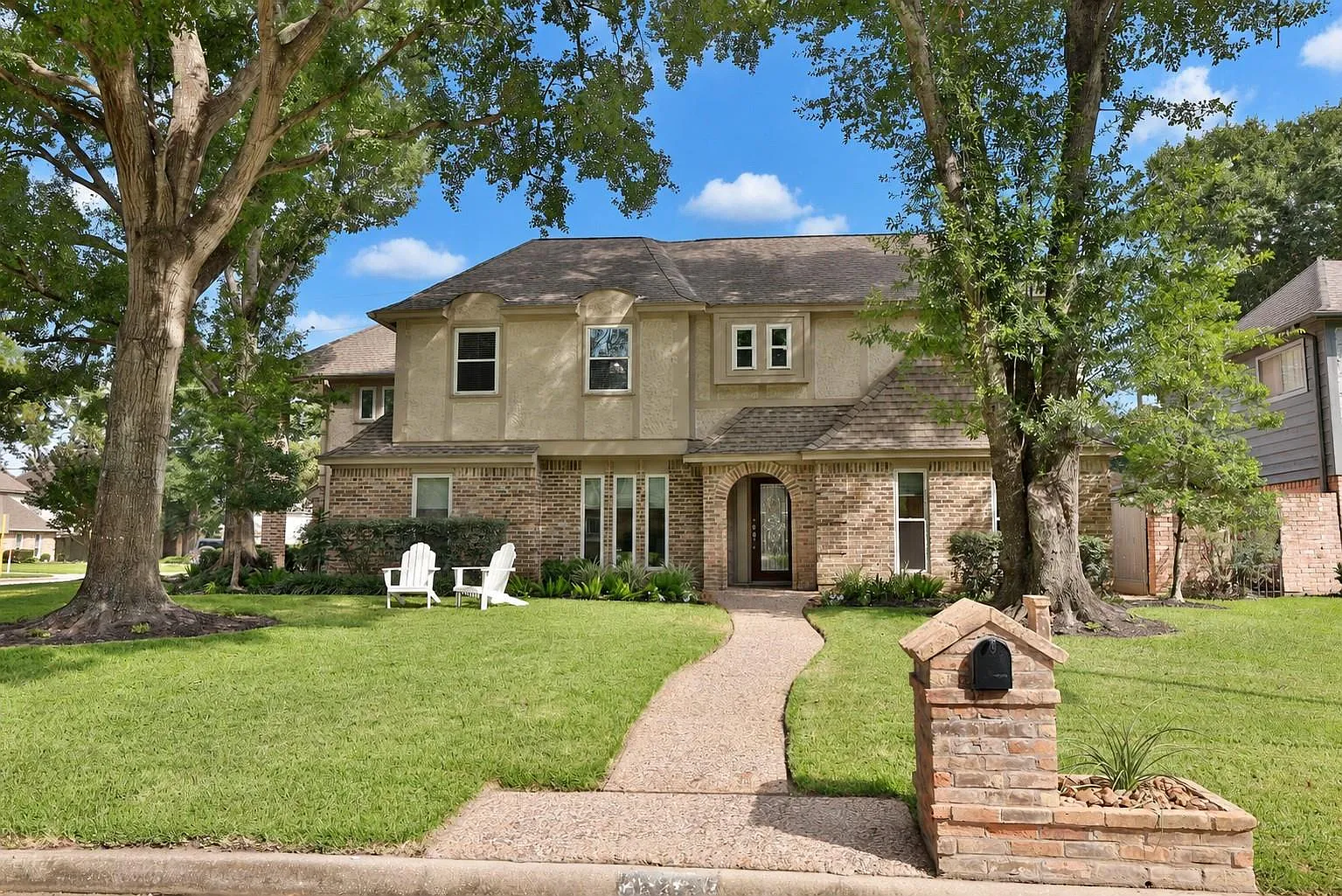 4 bed, 5.0 bath, 3971 sqft, $3,750 — Photo 2