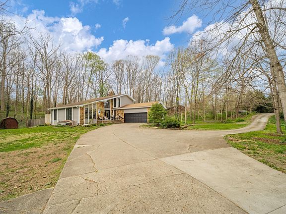 2nd image of 1107 Woodlawn Dr