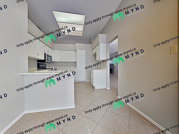 5th image of 521 W Carmen St