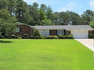 236 Midlothian Dr, Southern Pines, NC 28387