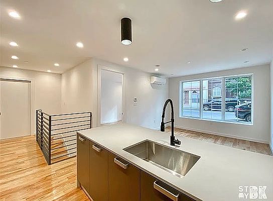 1st image of 625 Halsey St #1R
