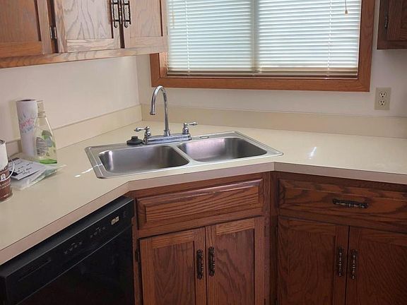 3rd image of 1009 Lakewood Dr