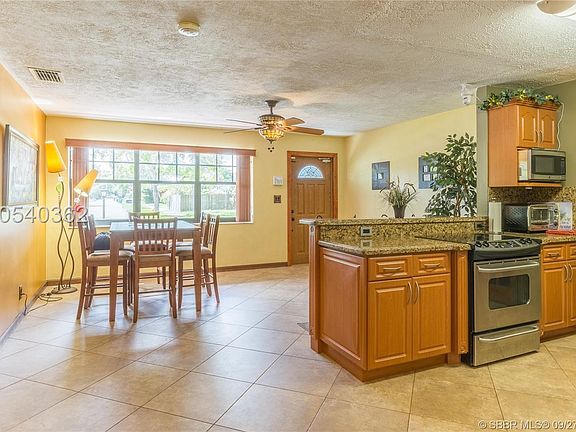 5th image of 9205 SW 49th Pl