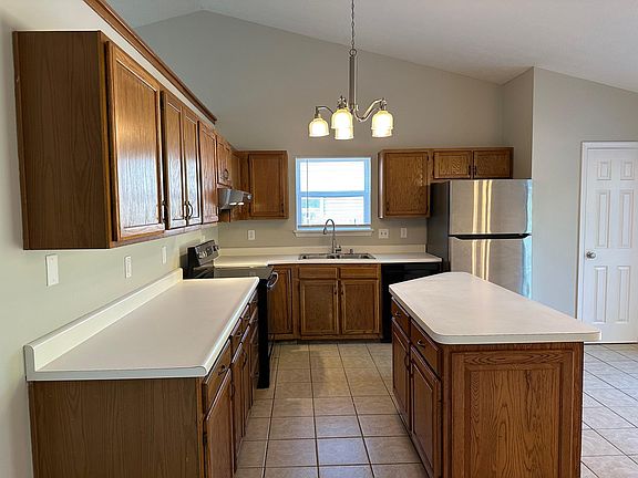 5th image of 9748 English Oak Pl