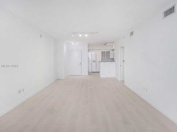 2nd image of 325 Biscayne Blvd #4314