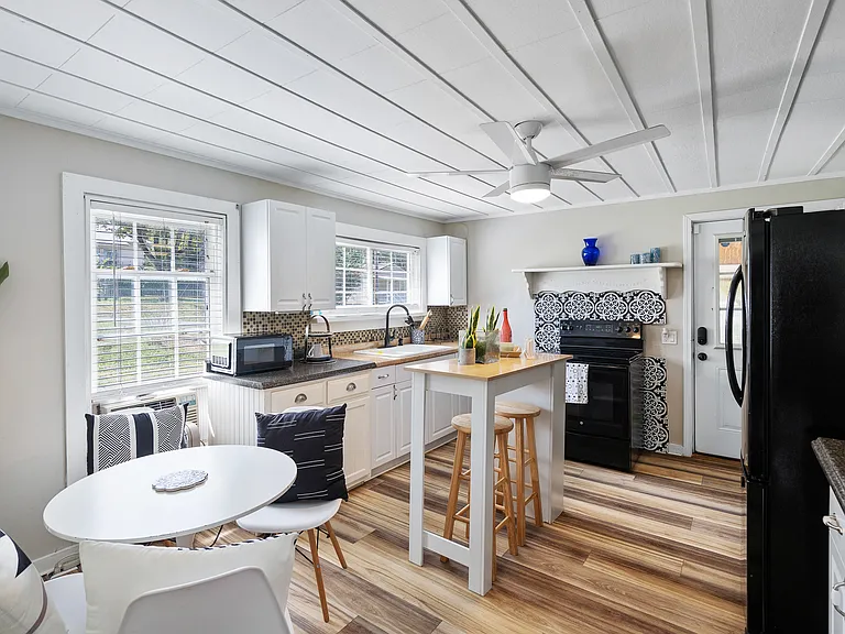 215 Wilson St — Photo 15