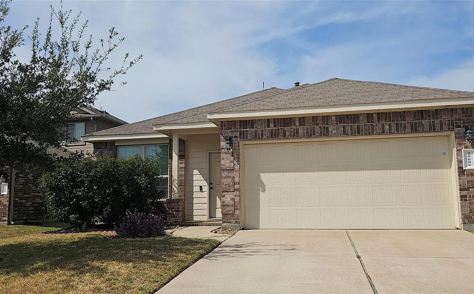3 bed, 2.0 bath, 1740 sqft, $2,000 — Photo 1