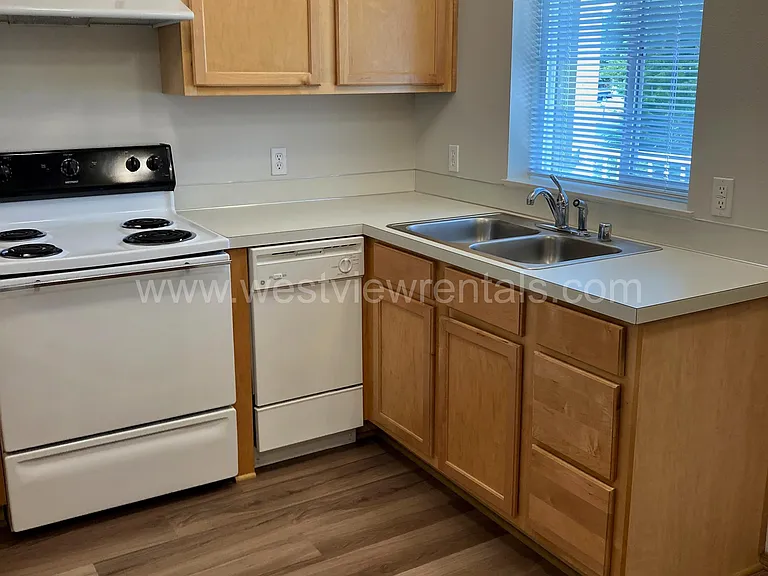 135-139 Prince Ave — Photo 203