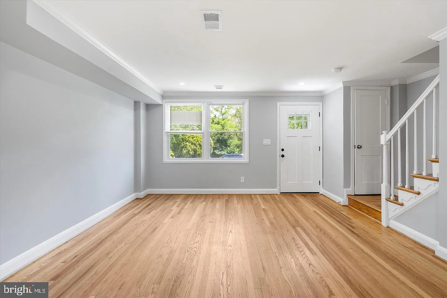 3 bed, 2.0 bath, 1485 sqft, $2,300 — Photo 2