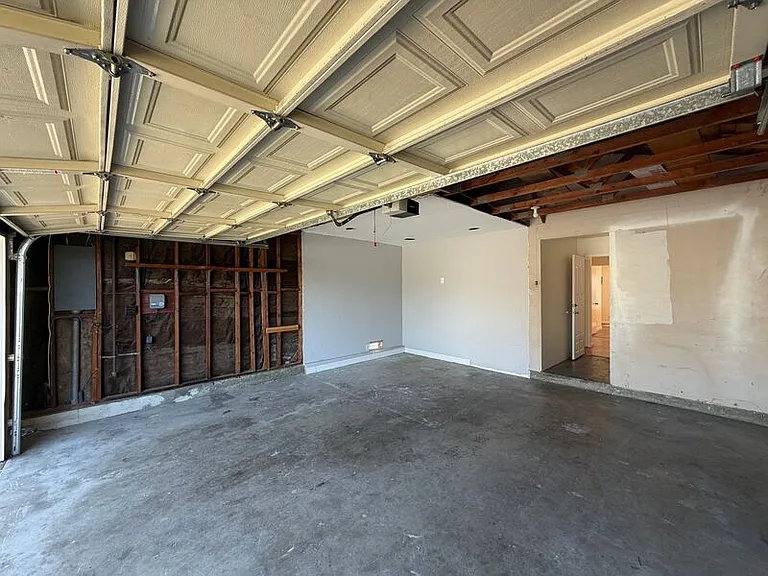 6645 Amberly St — Photo 14