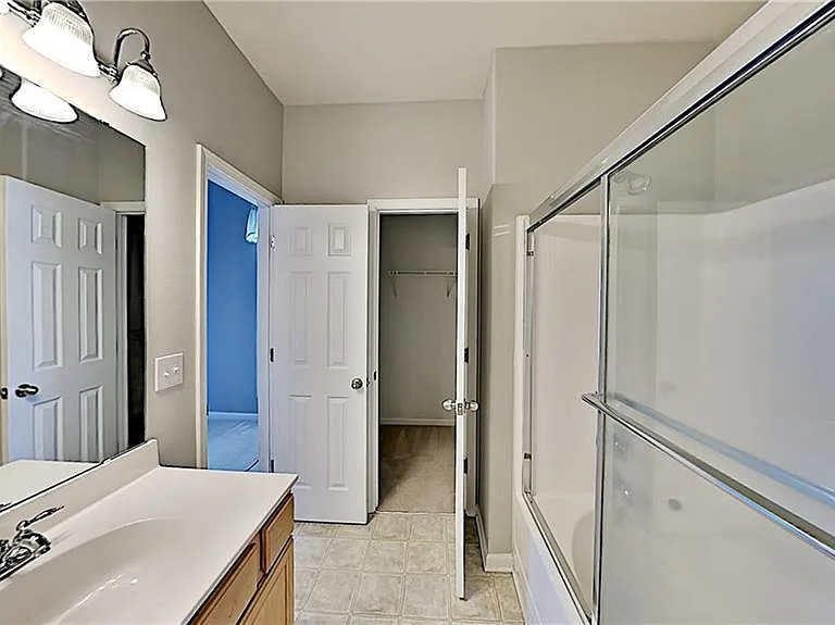 5990 Fox Point Cir — Photo 4